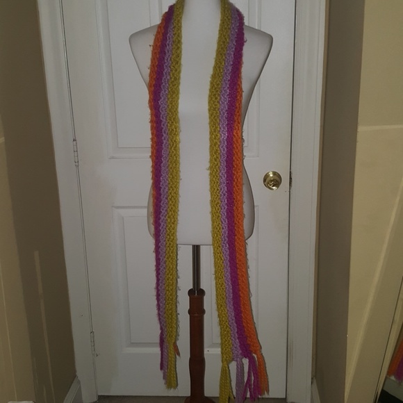 🎀 4/$25 Long, colorful scarf - Picture 4 of 4